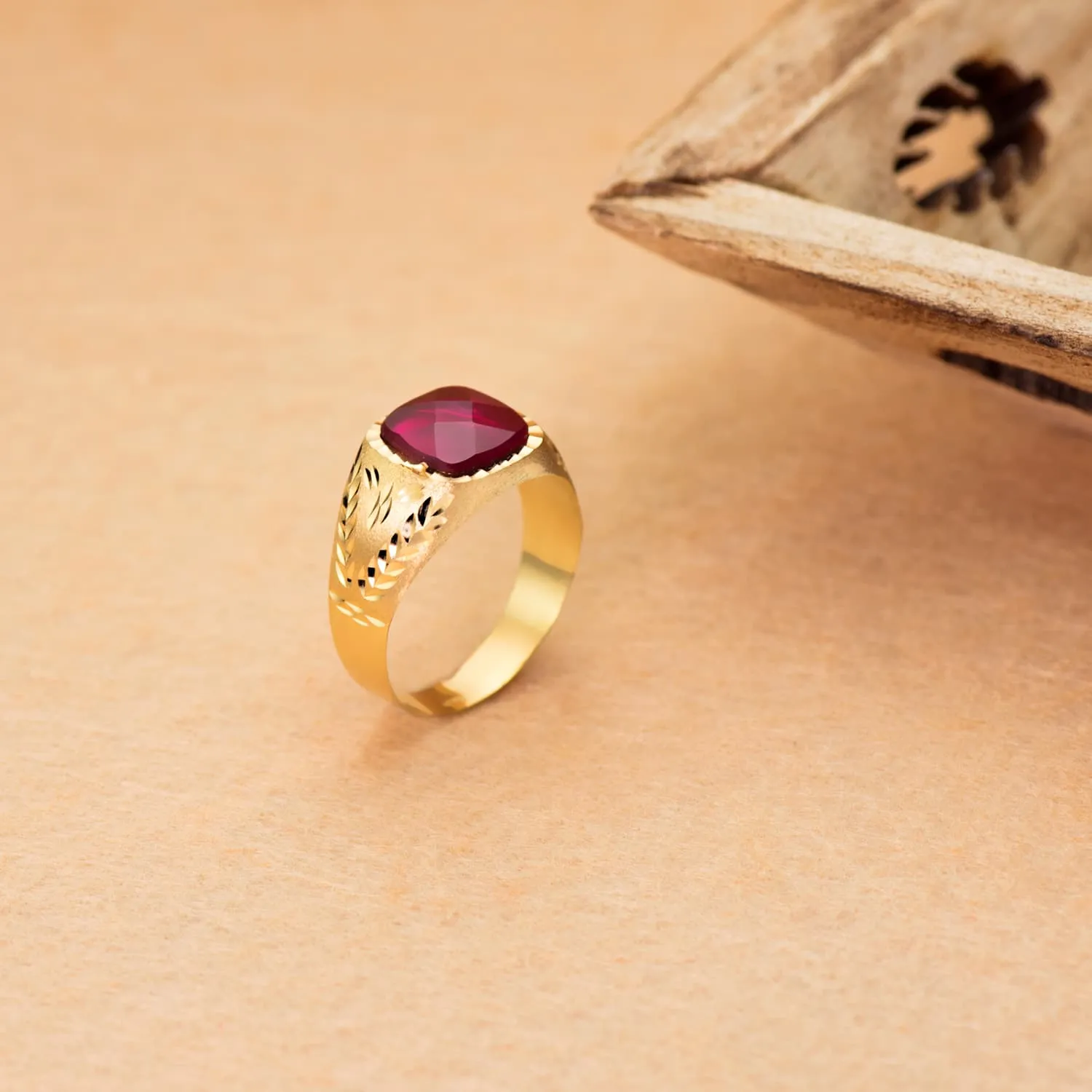 Anillo Oro 9 kt. Piedra Roja