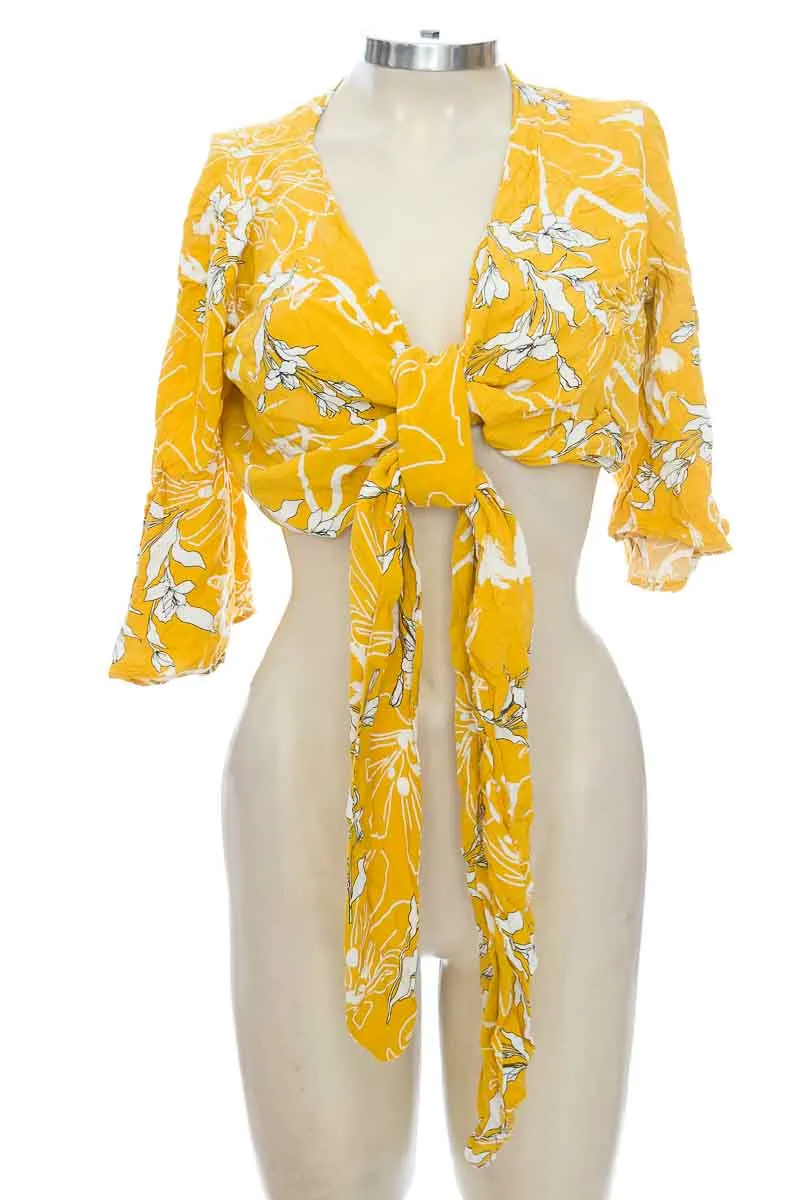 BLUSA COLOR AMARILLO  CLOSEANDO