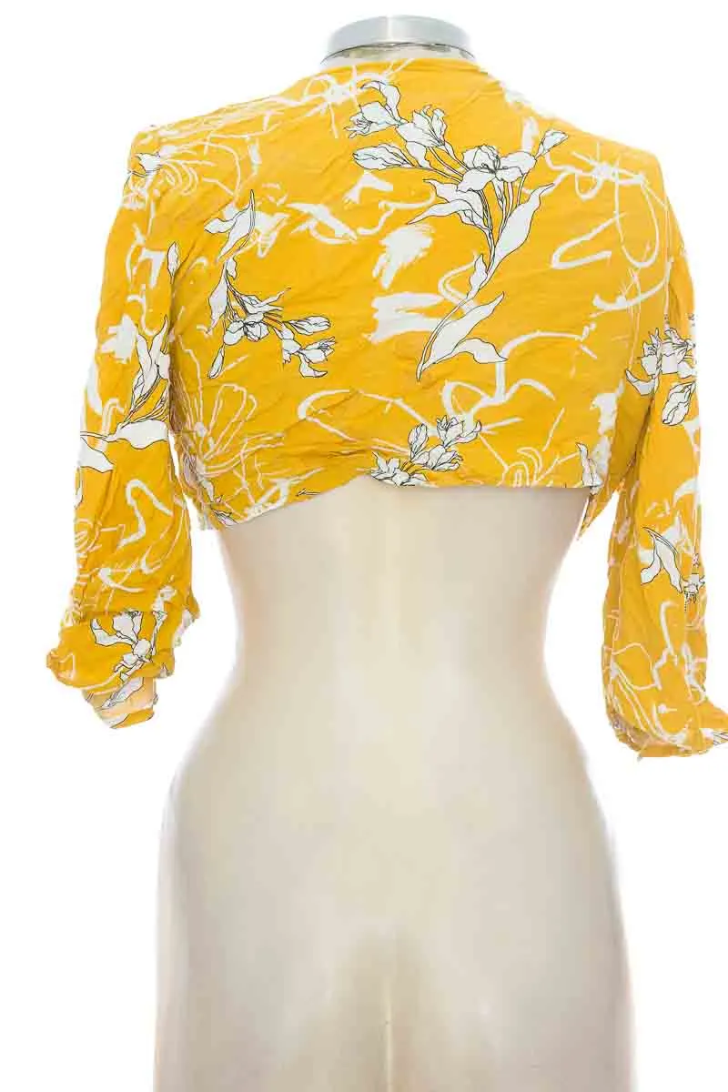 BLUSA COLOR AMARILLO  CLOSEANDO