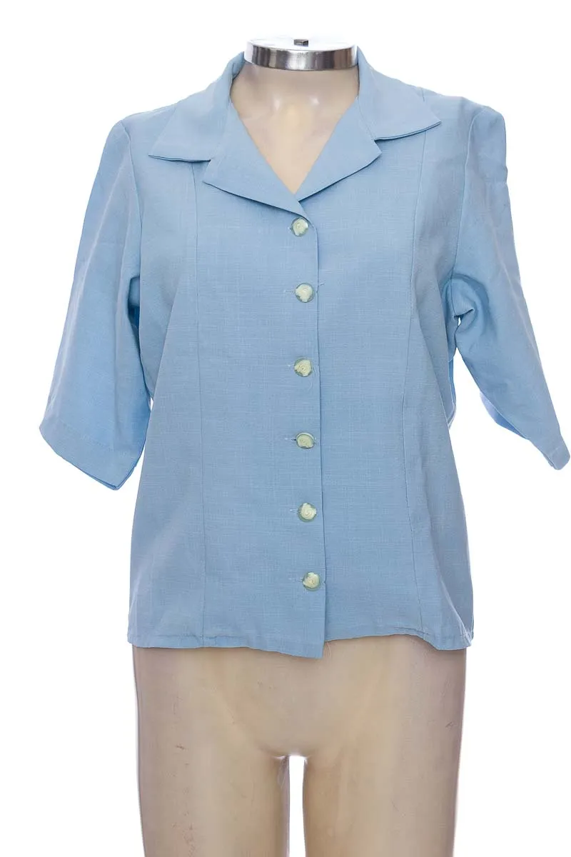 BLUSA COLOR AZUL  CLOSEANDO
