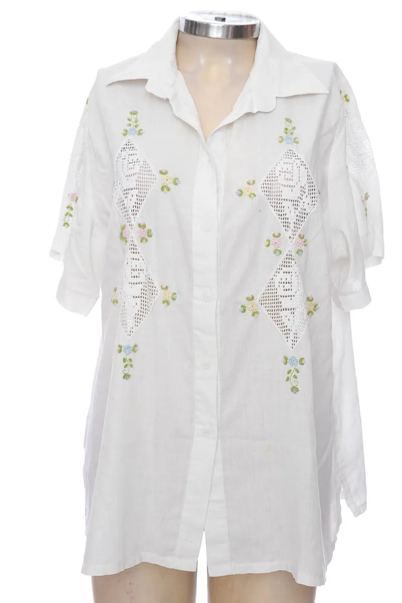 BLUSA COLOR BLANCO  CLOSEANDO