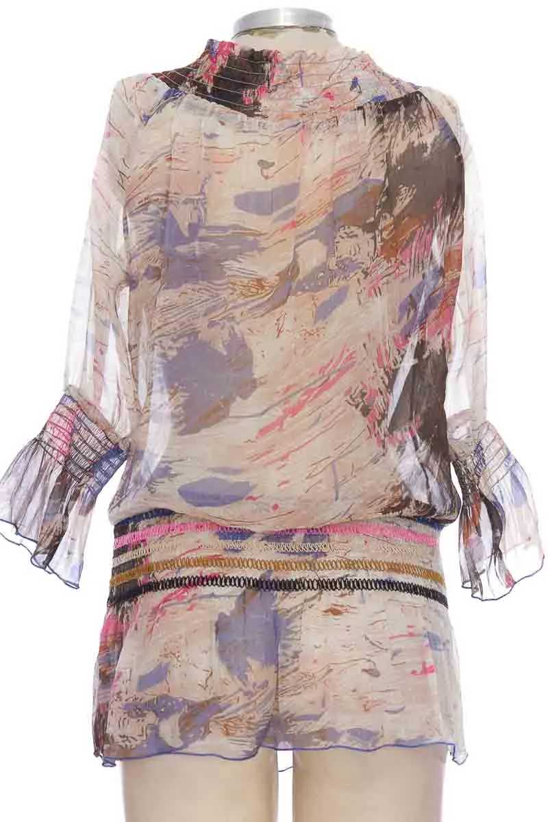BLUSA COLOR ESTAMPADO  CLOSEANDO