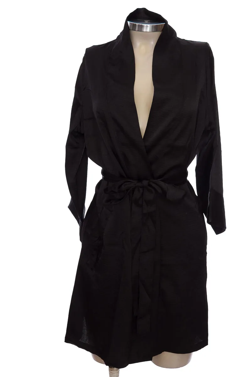 BLUSA COLOR NEGRO  CLOSEANDO