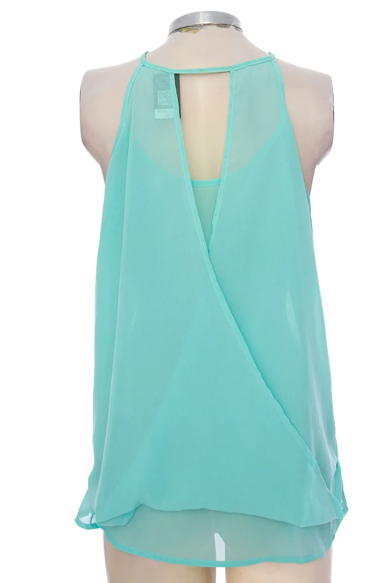 BLUSA COLOR VERDE  CLOSEANDO