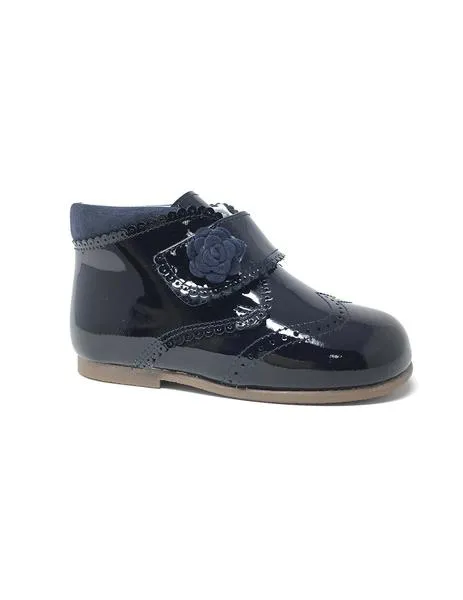 botin velcro charol azul marino