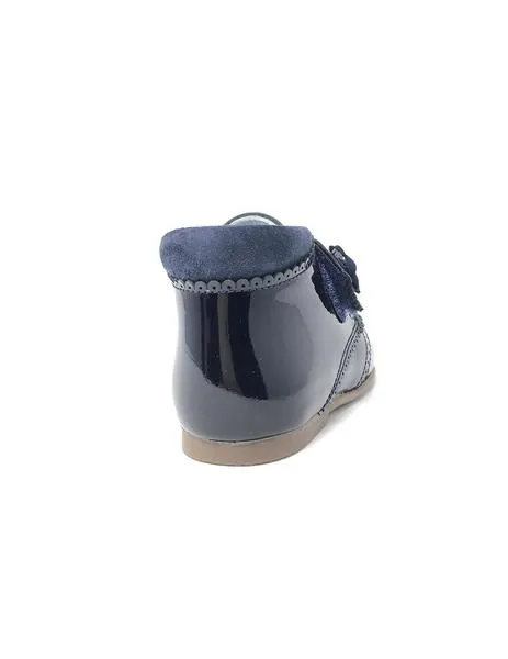 botin velcro charol azul marino