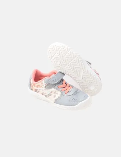 Decathlon Zapatilla gris detalle estampado