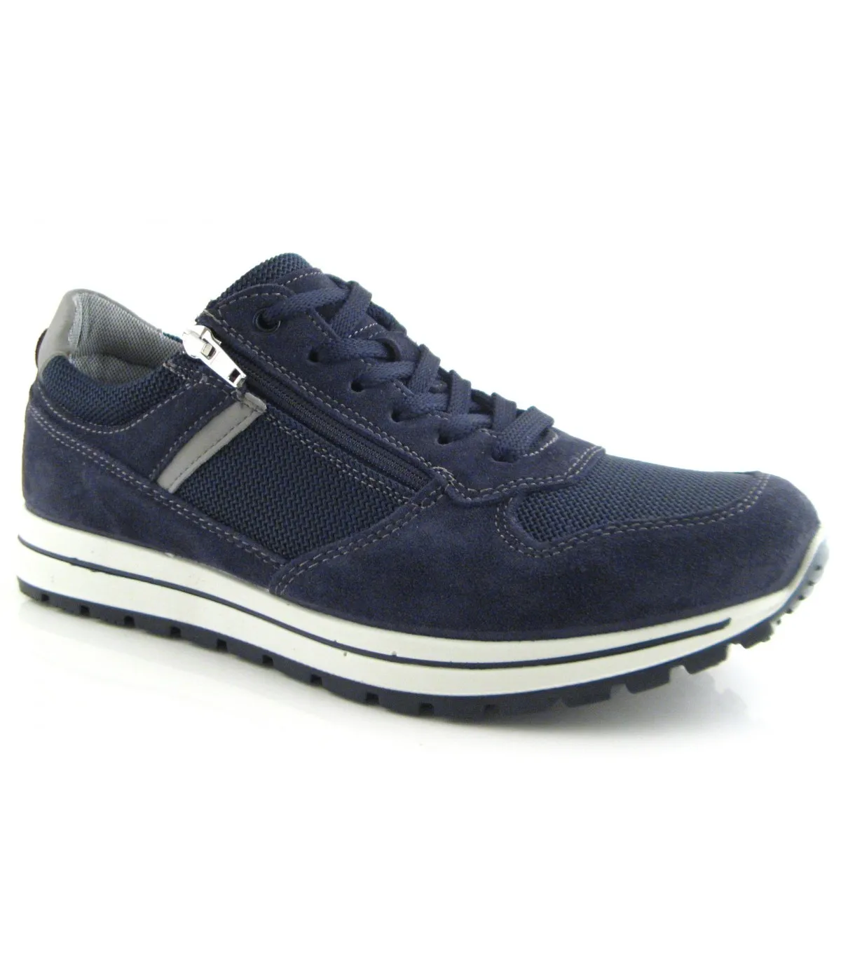 Deportivo en color azul marino