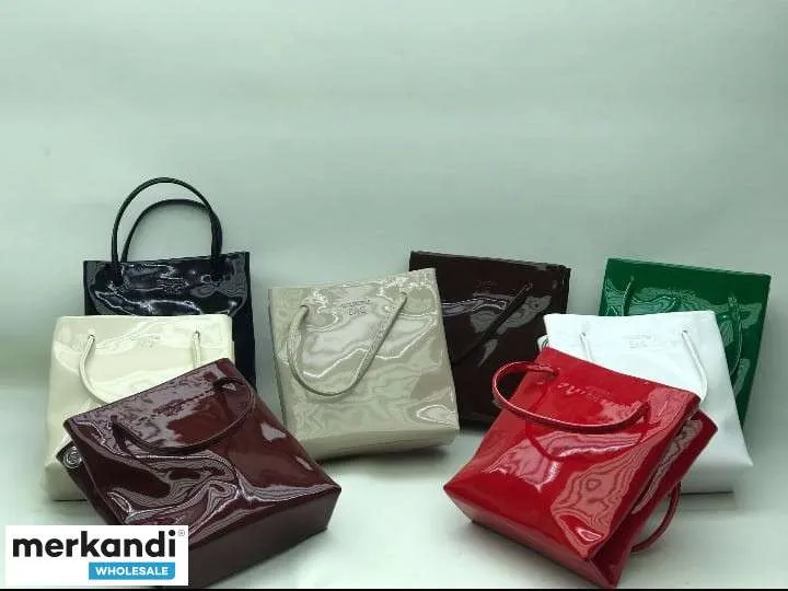 Echa un vistazo a nuestra variedad de bolsos que resaltan tu estilo individual