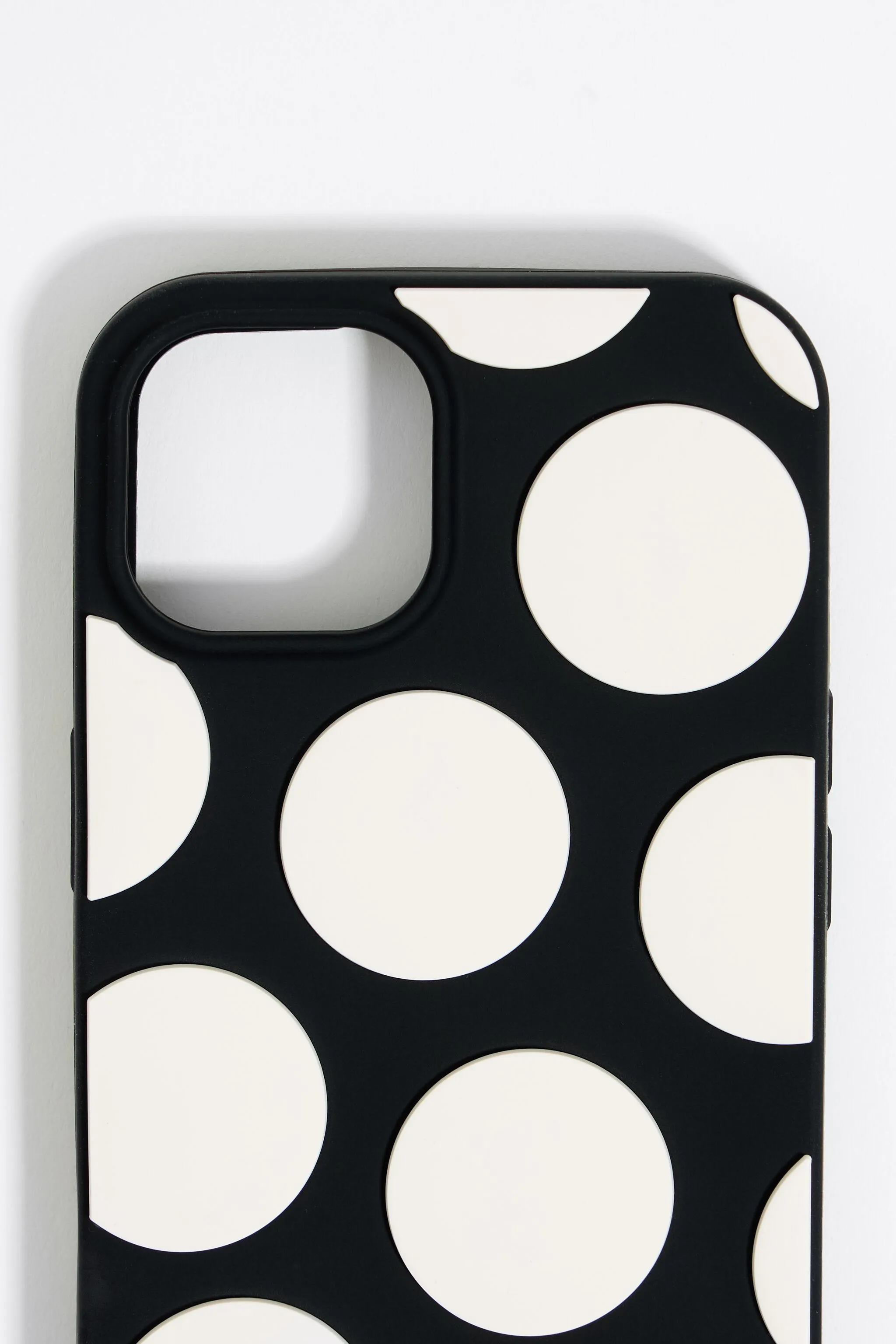 Funda iPhone 13 Pro Max silicona dots negra