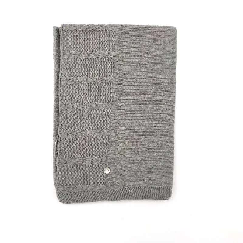 Manto punto tricot en gris plata de Paz Rodriguez