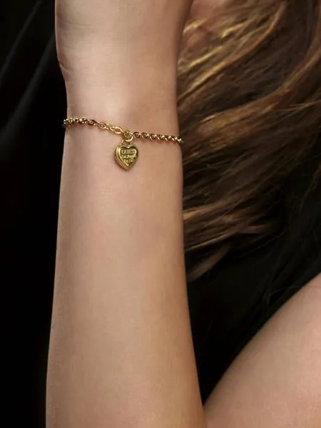 pulsera guess follow my charm coracón