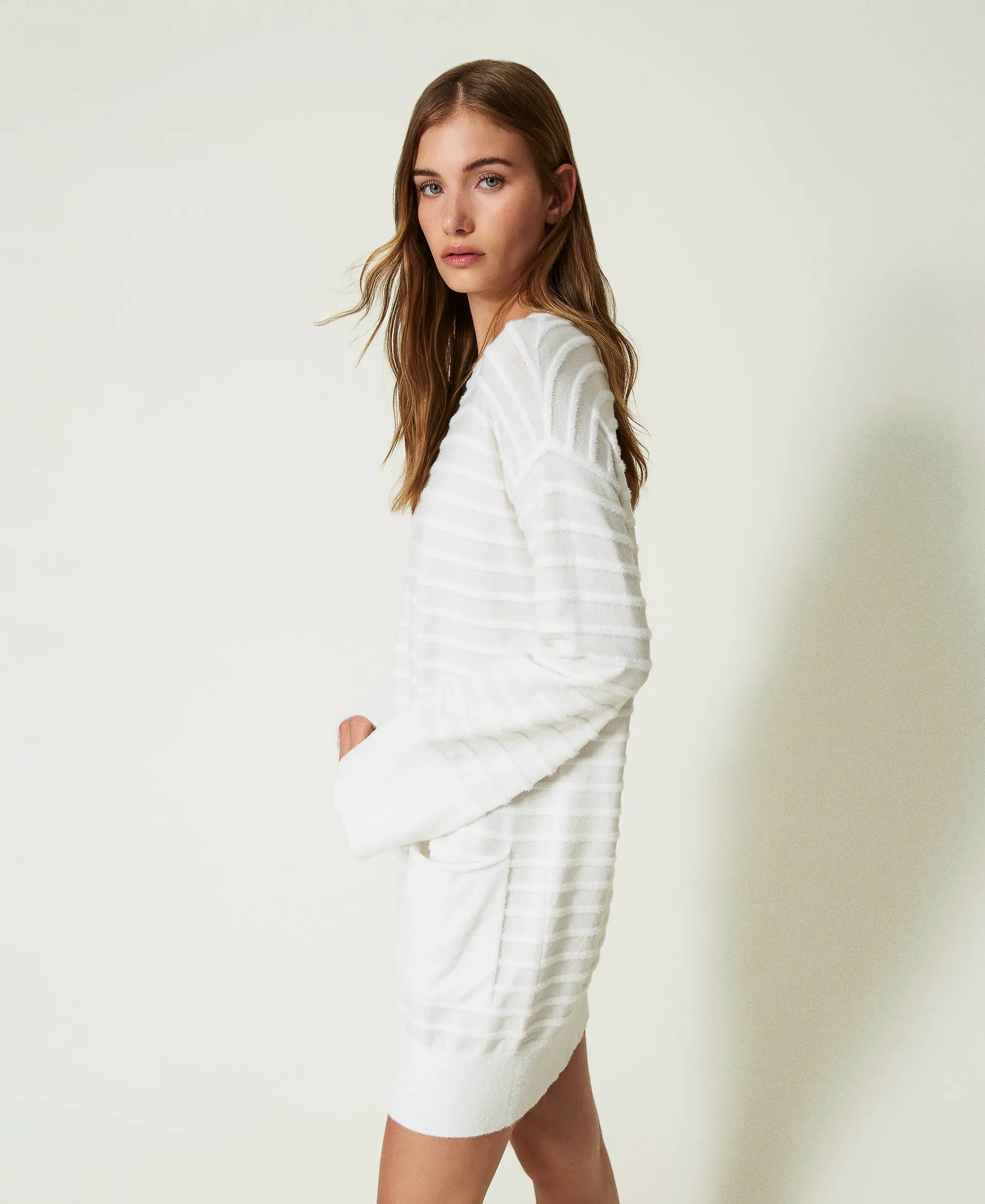 Robe courte en maille rayée
