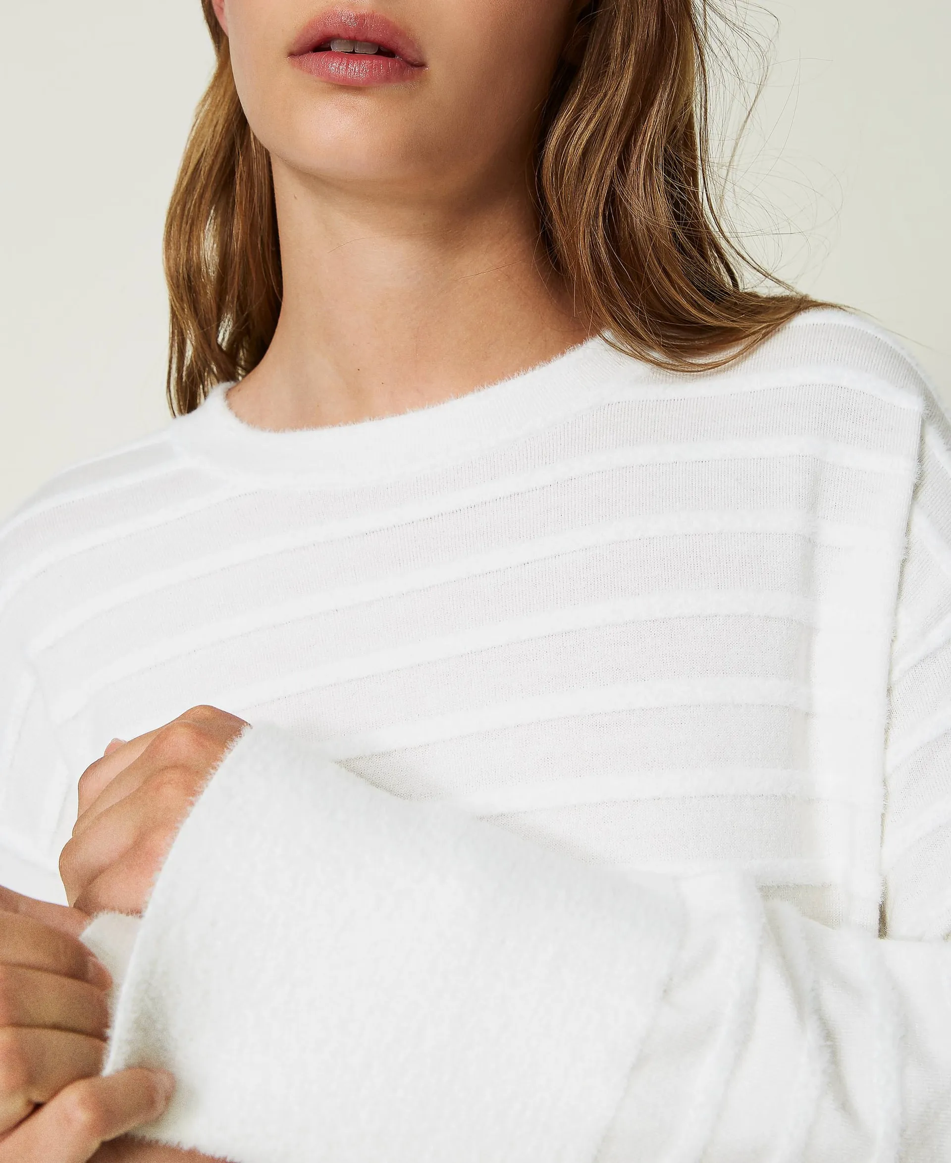 Robe courte en maille rayée