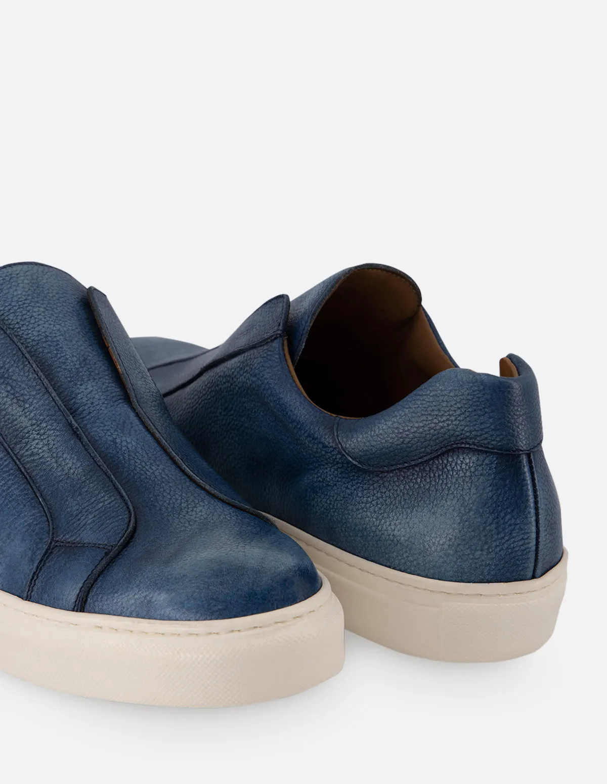 Tenis slip on en piel color azul para hombre