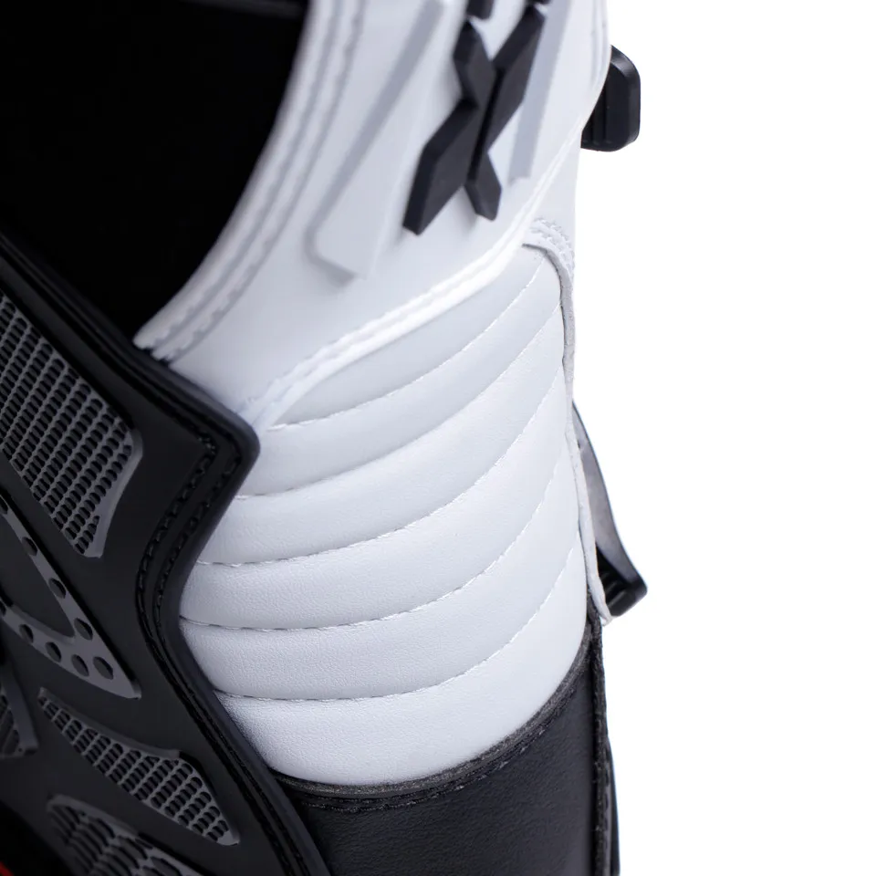 XBLAST  BLACK/WHITE/RED