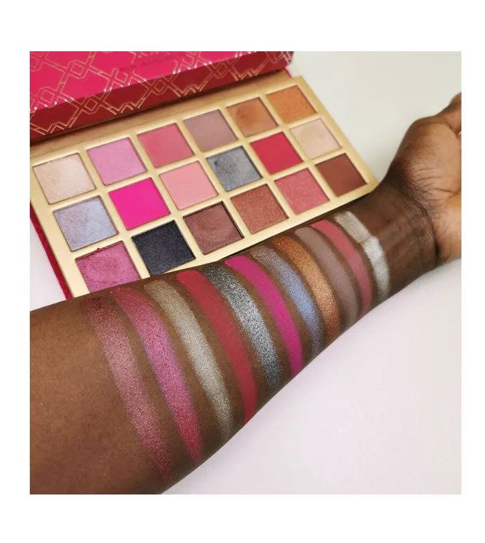 XX REVOLUTION  PALETA DE SOMBRAS LUXX  PASSION LUXX