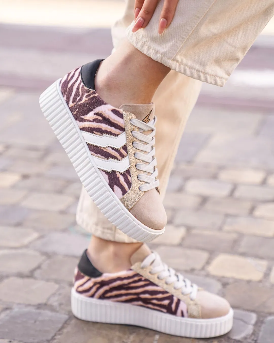 ZAPATILLAS DE MUJER CAMEL CON CORDONES  CL67 TIGER