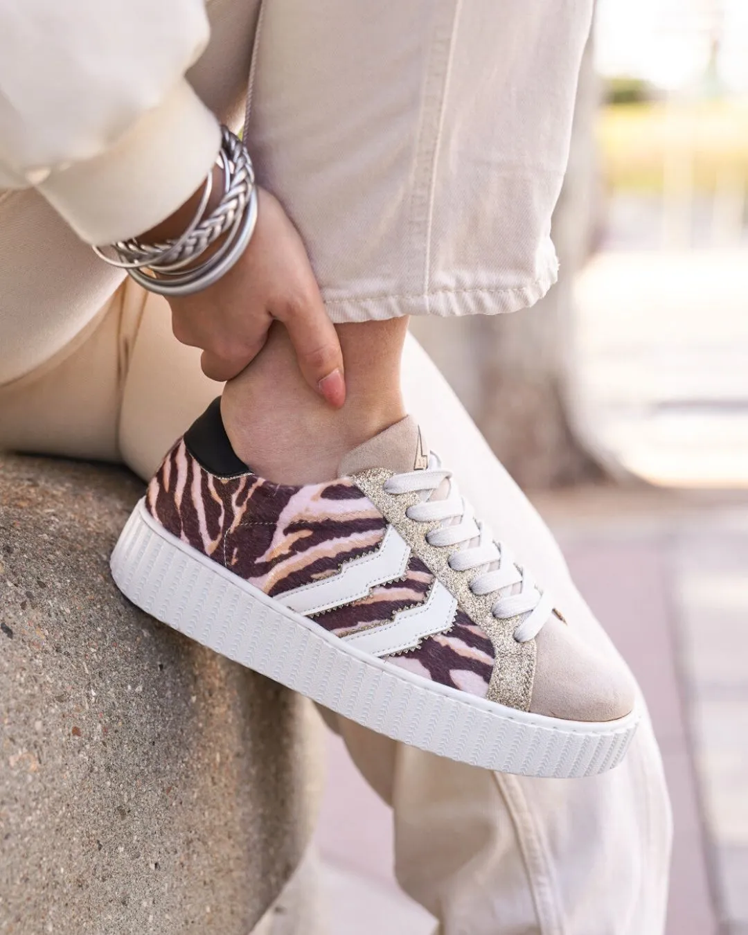 ZAPATILLAS DE MUJER CAMEL CON CORDONES  CL67 TIGER