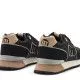 Zapatillas urban Mustang joggo color negro con detalles en rosa